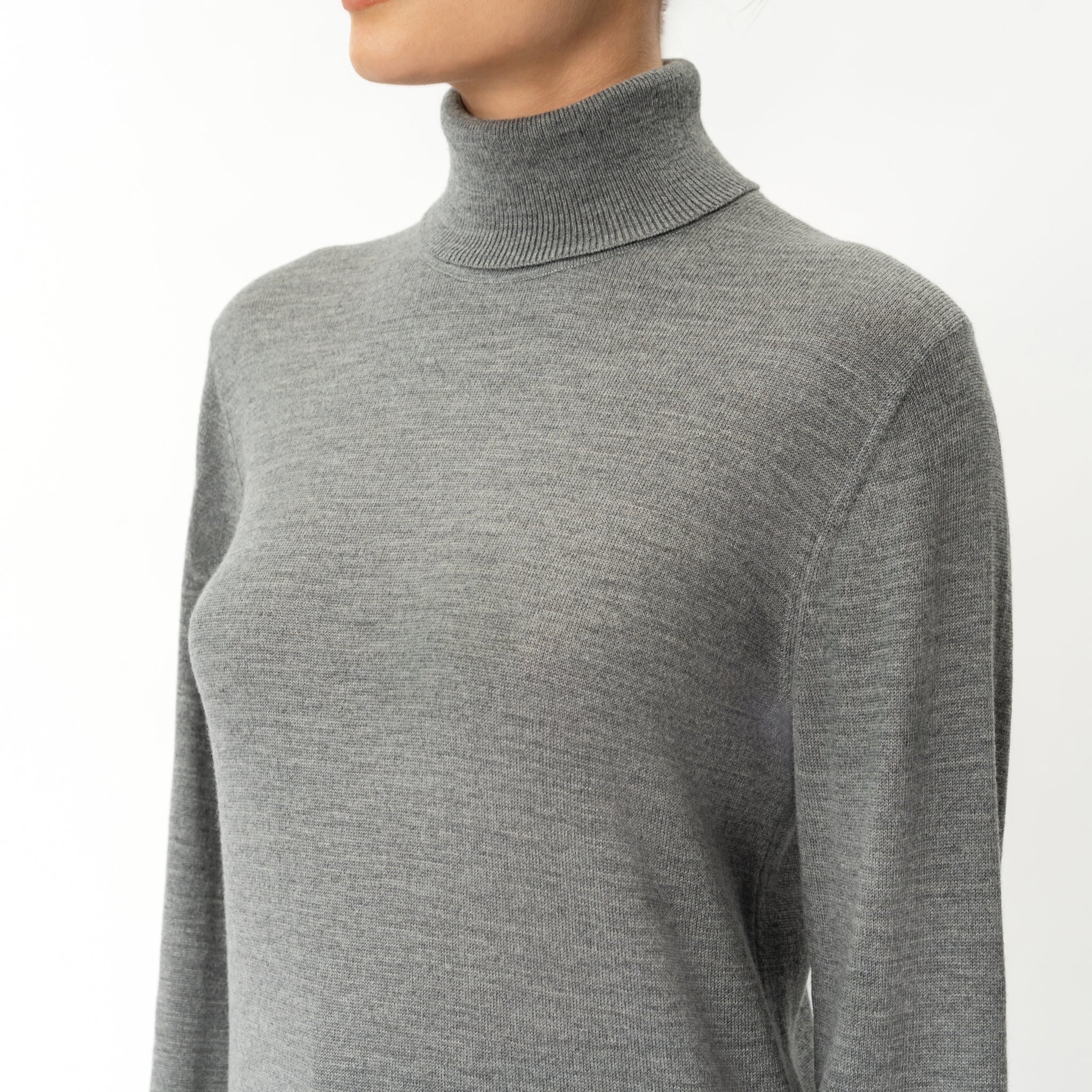 Merino Wool Relaxed Turtleneck - Ninepine